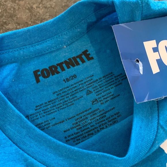 BNWT Kids Short Sleeve Fortnite Tee! - Picture 3 of 3